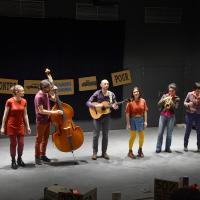 les artistes de l’ensemble « Tout Contre »