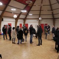 Après le débat les discussions se poursuivent